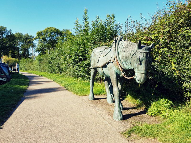 Horse scultpure at Foxton Locks on a uk narrowboat break 