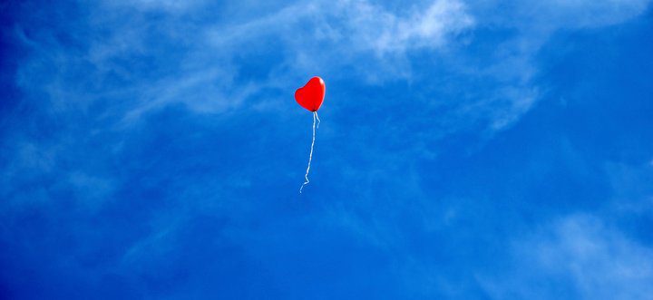 cloud-sky-balloon-fly-love-romantic weekend getaway retreat gay travel narrowboat