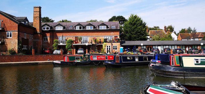 luxury narrow boat birthday breaks from Union Wharf