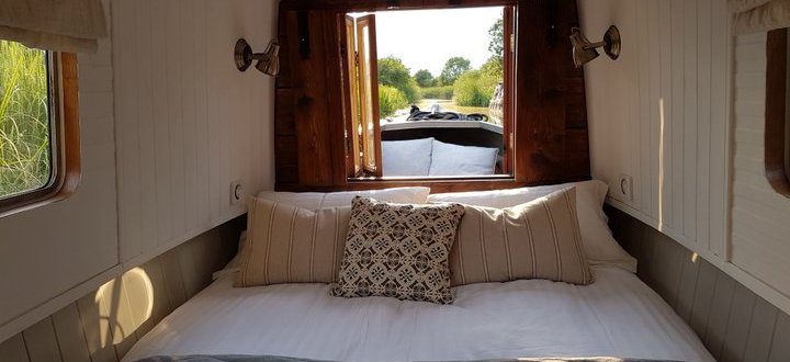 spring and summer breaks on a boutique narrowboat in leicestershire