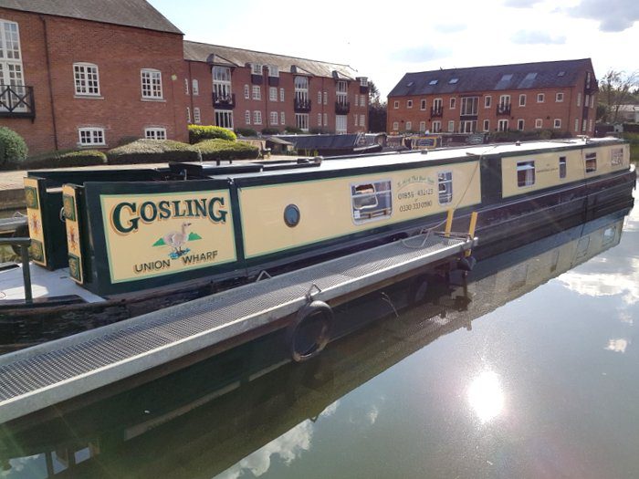Gosling family canal boat for six people