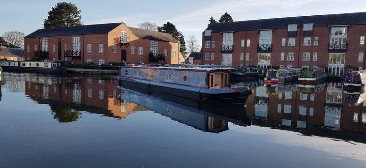 Union Wharf Narrowboats luxury canal boat hire on Woodland Grayling