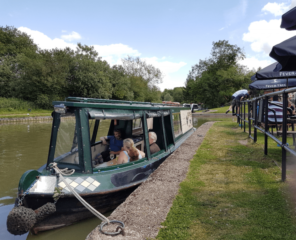 Mooring up on a day boat at Foxton Locks