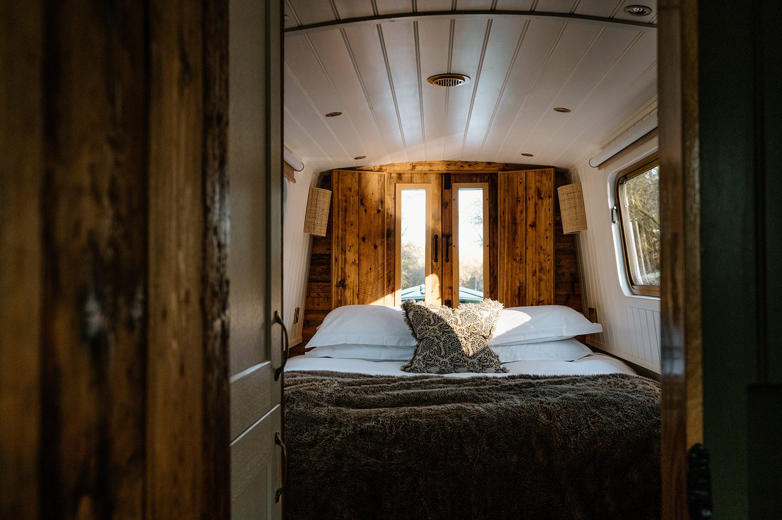 Marbled White king sized bed on a luxury canal boat holiday